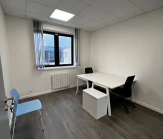 Bureau privé 16 m² 2 postes Location bureau Quai du Docteur Dervaux Asnières-sur-Seine 92600 - photo 1
